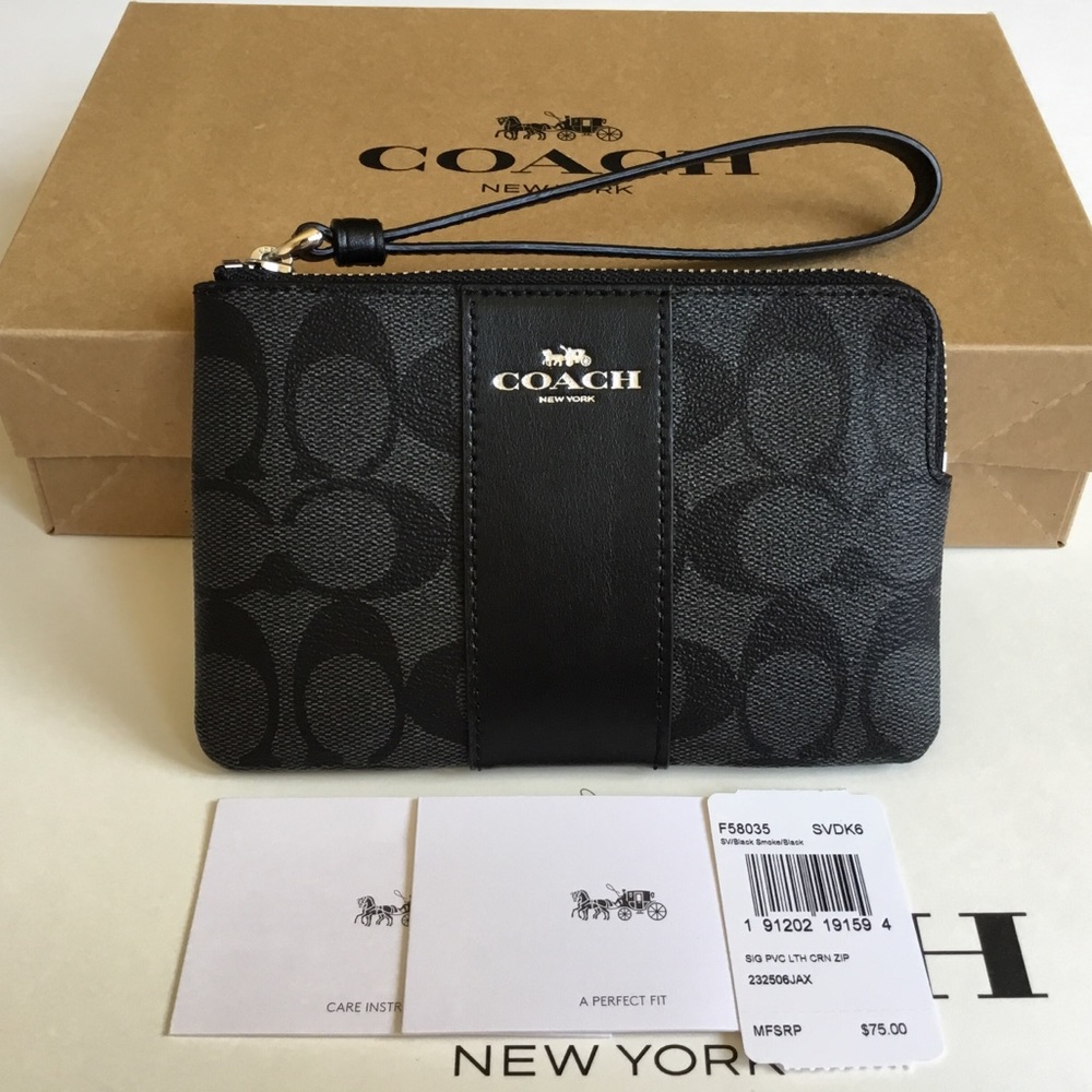 🌸Coach Signature Leather Wristlet